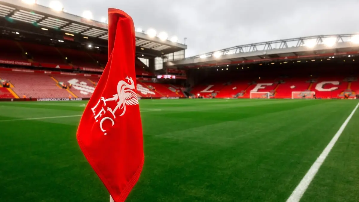 Logo Liverpool di dalam Anfield Stadium. (The Liverpool Offside)