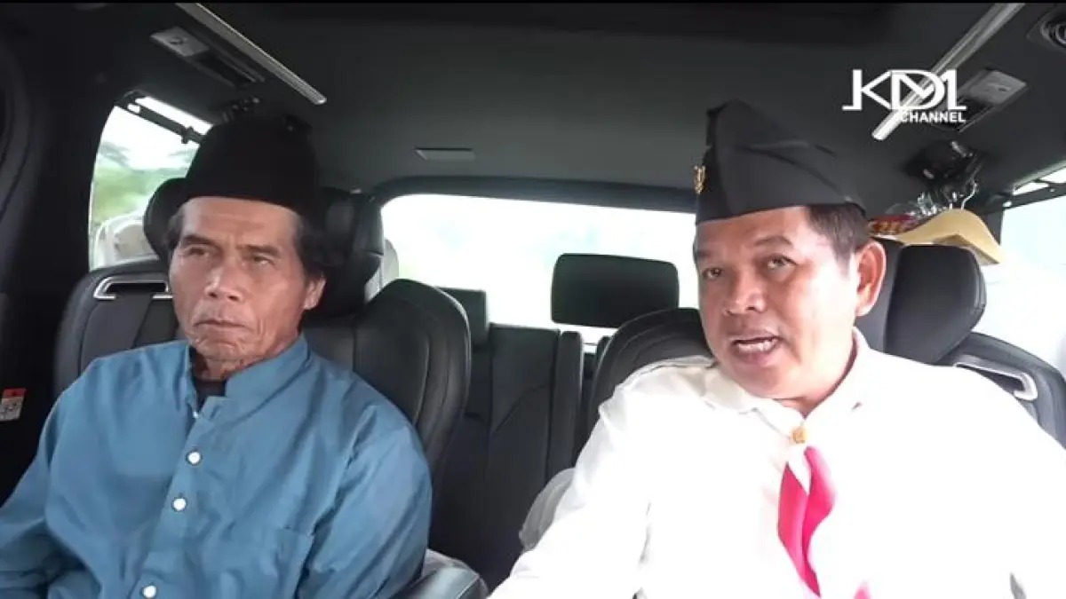 Gubernur Jabar Dedi Mulyadi, bersama dengan Ayah kandung Taufik bernama Tata. (Tangkapan Layar YouTube KANGDEDIMULYADICHANNEL)