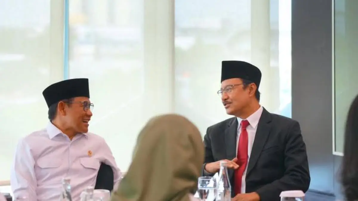 Mensos Gus Ipul saat rapat bersama dengan menko Pm Muhaimin Iskandar. (Instagram @gusipul.od)