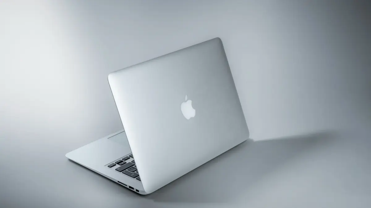 Apple semakin dekat untuk menghadirkan Macbook dengan touchscreen. (Maxim Hopman/Unsplash)