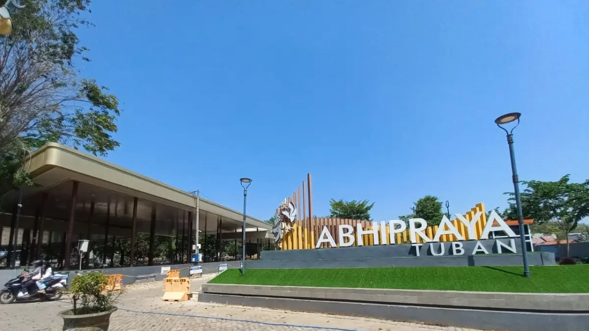 Area parkir Hutan Taman Kota Abhipraya yang rencananya ditarik retribusi parkir. (AHMAD ATHO’ILLAH/RADAR TUBAN)

