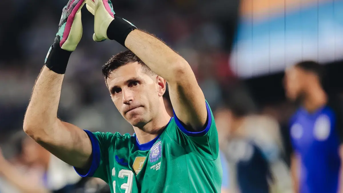Juventus menegaskan Dibu Martinez bukan satu-satunya target. (instagram.com/emi_martinez26)