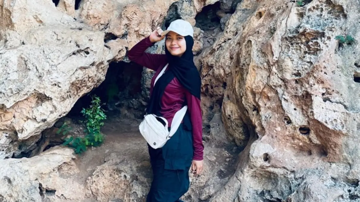 Alenta Fairista Rani mengaku jatuh cinta pada dunia outdoor setelah mendaki perbukitan di Rengel. (Alenta Fairista Rani untuk Radar Tuban)