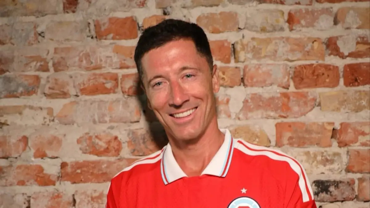 Robert Lewandowski saat resmi diperkenalkan sebagai rekrutan baru Chicago Fire. (Instagram/chicagofire)