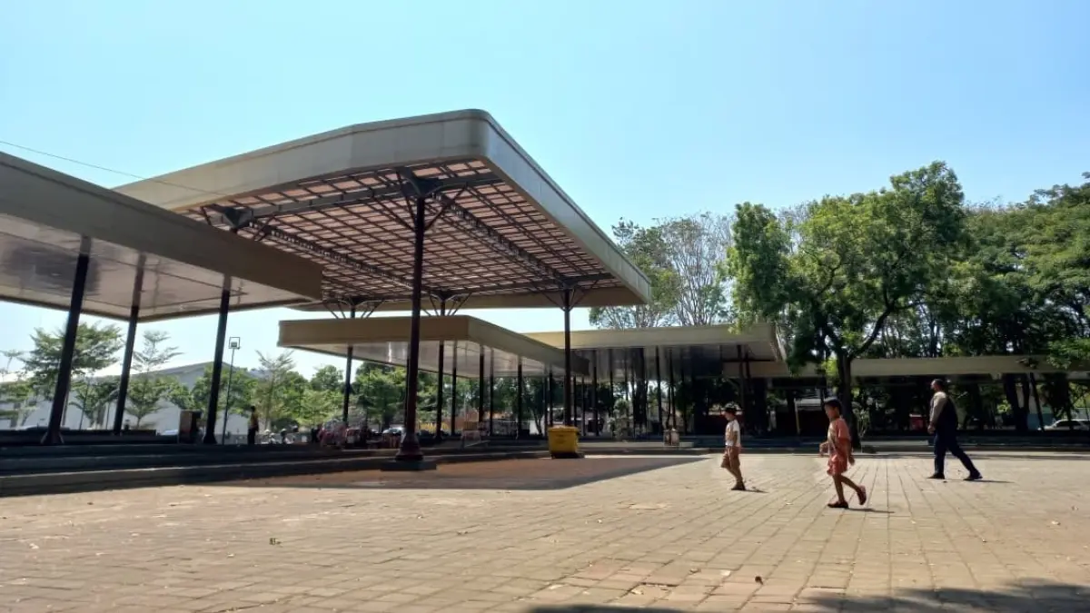Titik area di Hutan Taman Kota Abhipraya Tuban yang biasanya dimanfaatkan untuk kegiatan hiburan, sekarang dikenakan tarif retribusi. (AHMAD ATHO’ILLAH/RADAR TUBAN)