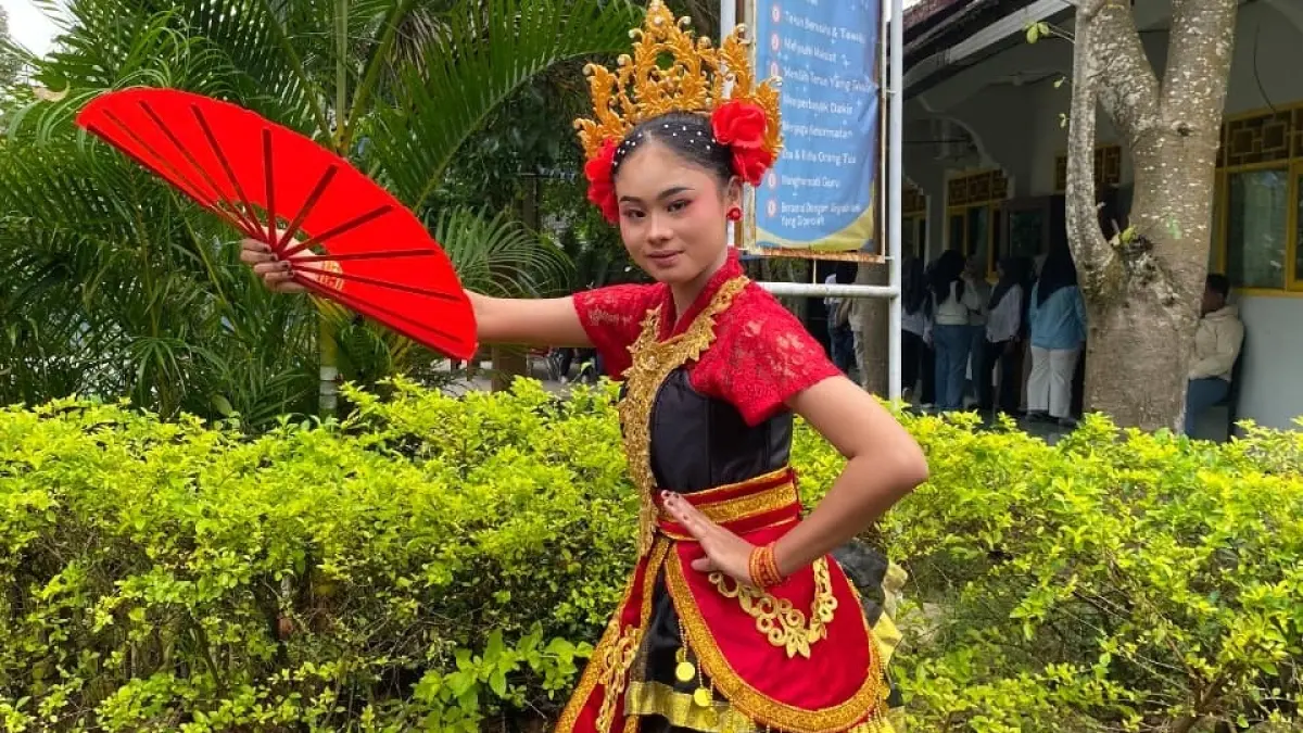 Dhea Mareta menguasai berbagai tari tradisional dan ingin mengenalkannya lebih luas melalui media sosial agar tetap diminati generasi muda. (Dhea Mareta Candra Luna Untuk Radar Tuban)