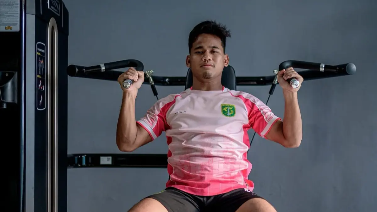 Ilustrasi pemain Persebaya, Toni Firmansyah, saat berlatih. (Persebaya)