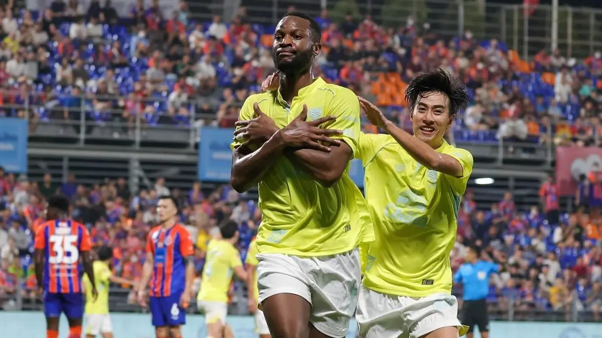 Persib mempercayakan lini pertahanan kepada Gabriel Mutombo. (instagram.com/gabinho22)
