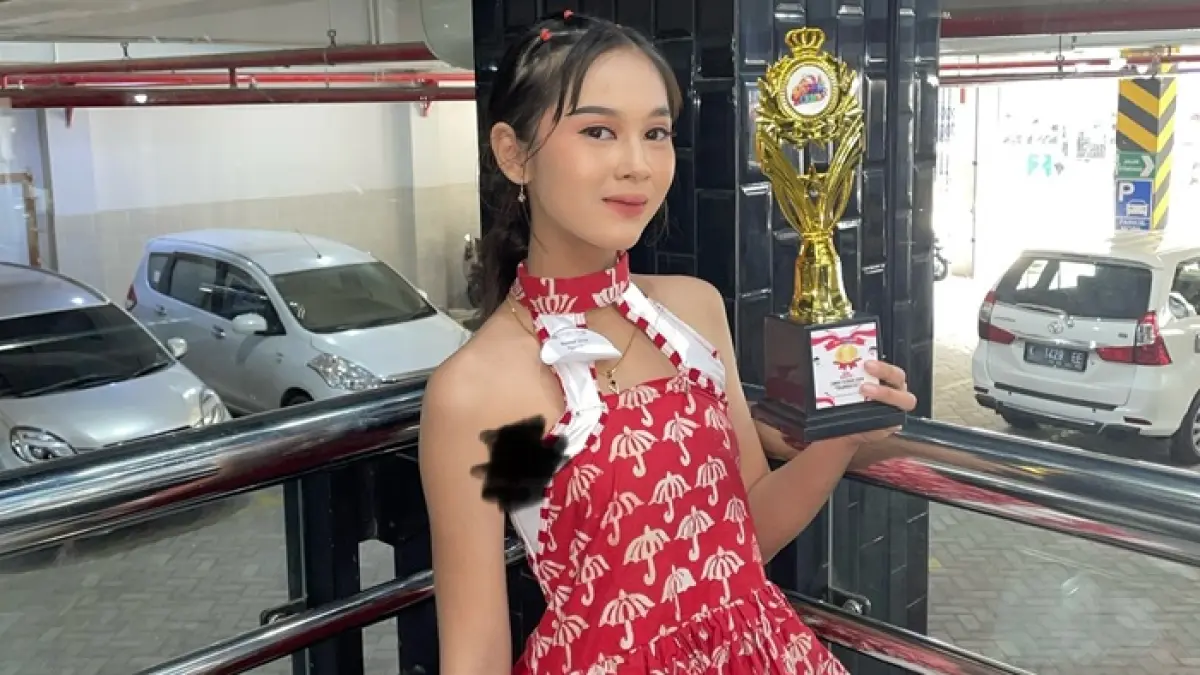 Kisah inspiratif Alisa Widia Putri, siswi asal Montong Tuban yang sukses seimbangkan dunia pendidikan dan industri modelling.&nbsp; (ALISA WIDIA PUTRI UNTUK RADAR TUBAN)