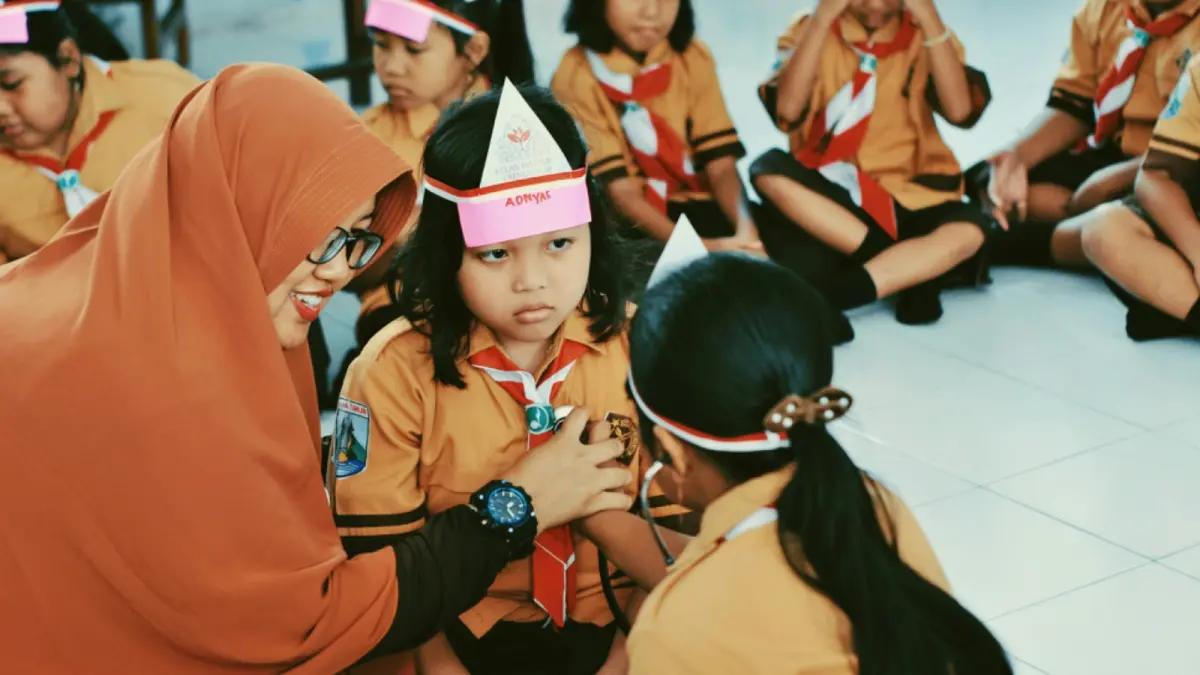 merefleksikan relevansi KKN, peluang digitalisasi desa, serta masa depan program ini di tengah perkembangan teknologi. (Husniati Salma on Unsplash)
