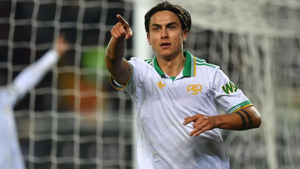 Paulo Dybala dikabarkan setuju dengan kontrak baru bersama Serigala Roma. (Goal)