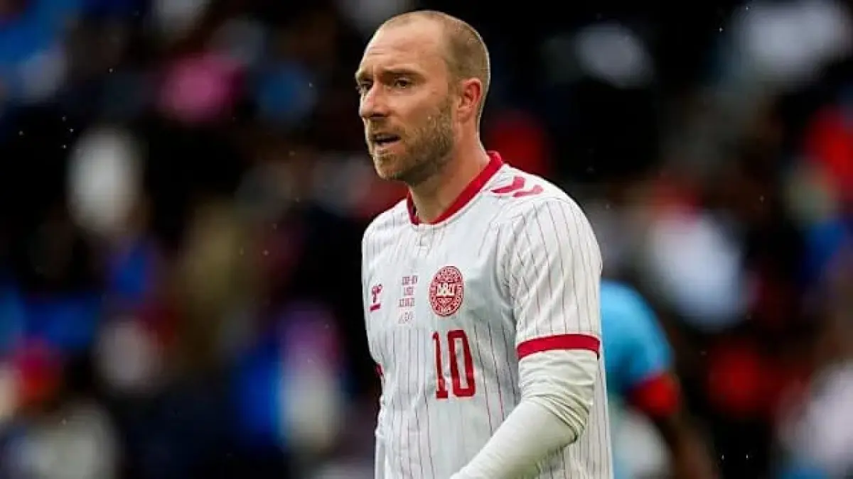 Eriksen tumbang karena masalah jantung untuk keduakalinya saat lawan Ukraina, Juni lalu. (BBC)