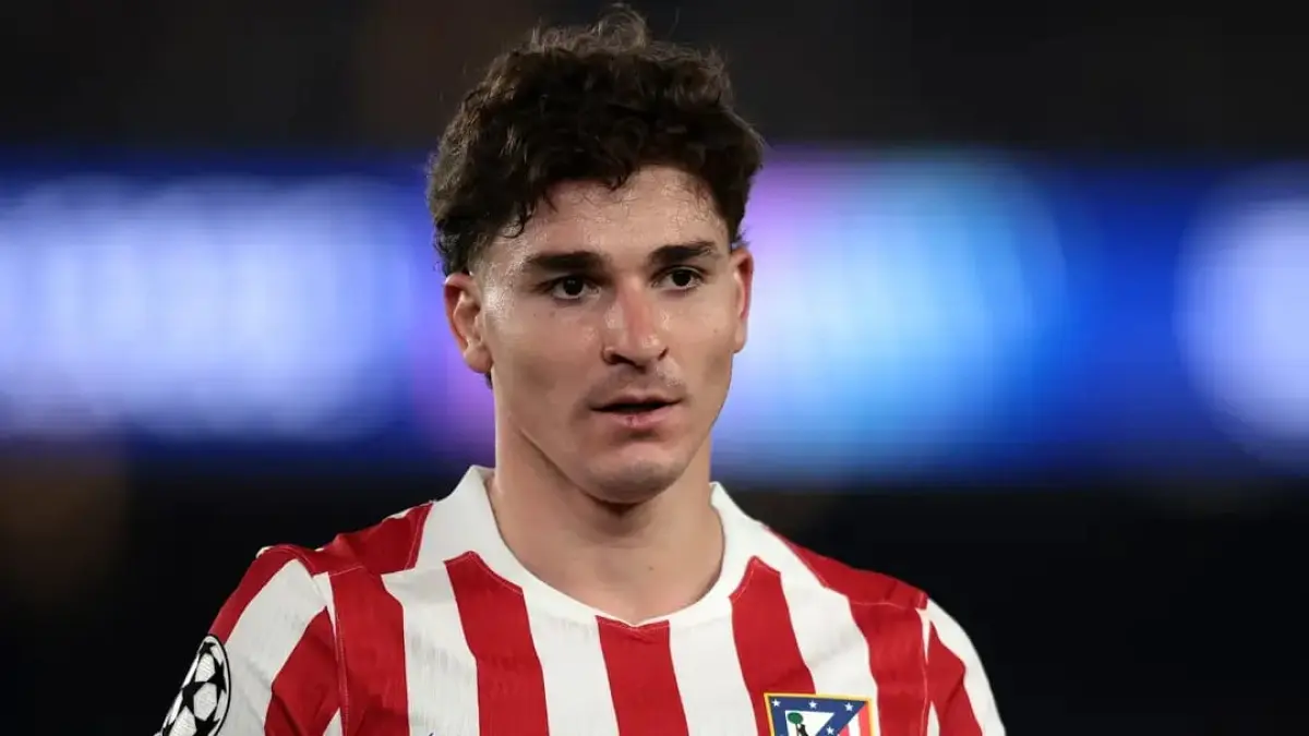 Bukan ke Barcelona, Julian Alvarez lebih dirpoyeksikan kembali ke EPL untuk berseragam Arsenal. (Goal)