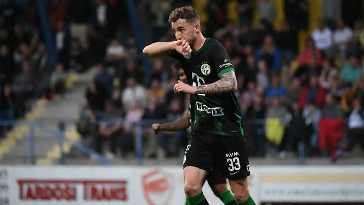 Persija Jakarta tinggal selangkah lagi meresmikan transfer gelandang Bosnia, Stjepan Loncar. (instagram.com/stipeloncar_44)