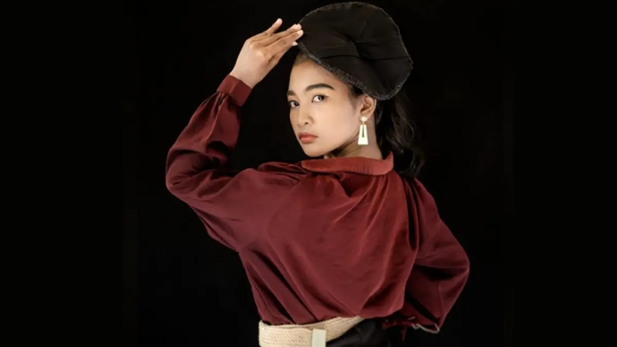 Bagi Wilda Suraiya, modeling bukan sekadar baju indah, melainkan ruang pembentukan tata krama. Ia menegaskan konsistensi adalah modal utama bagi pemula di industri mode. (WILDA SURAIYA UNTUK RADAR TUBAN)