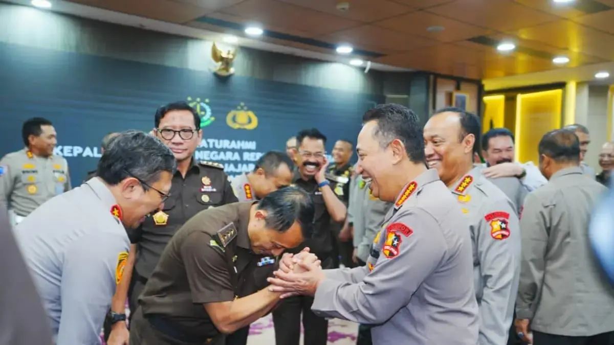 Kapolri Jenderal Polisi Listyo Sigit Prabowo menemui Jaksa Agung Sanitiar Burhanuddin di Kantor Kejagung. (Polri)