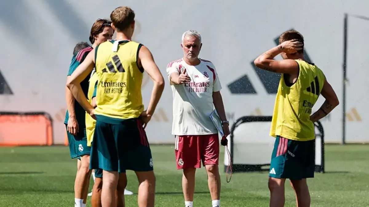 Jose Mourinho saat memimpin latihan perdana Real Madrid untuk musim ini. (Dok. Real Madrid)
