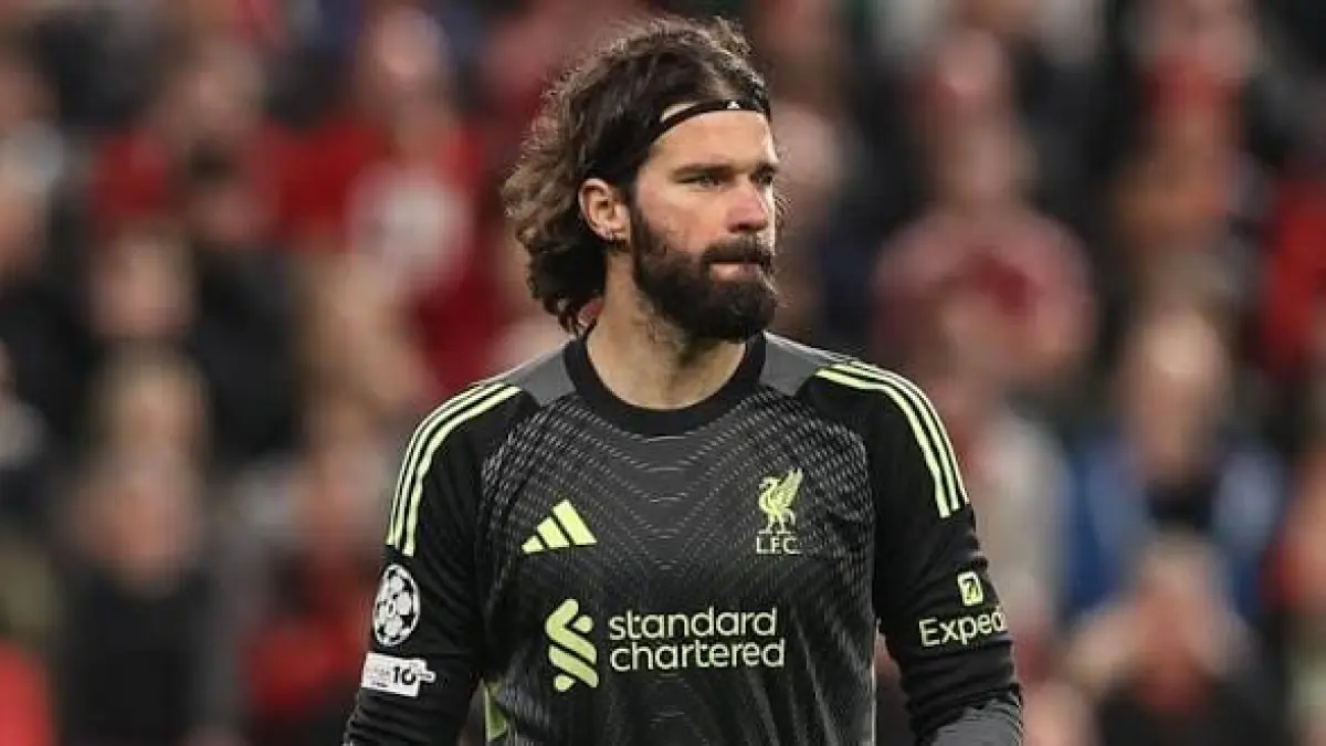 Rencana kepergian Allison Becker dari Liverpool akan segera dimanfaat klub-klub raksasa Saudi. (BBC)