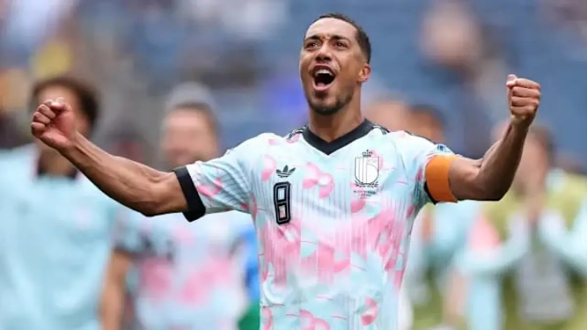 Youri Tielemans segera berseragam Manchester United. (Yahoo Sport)