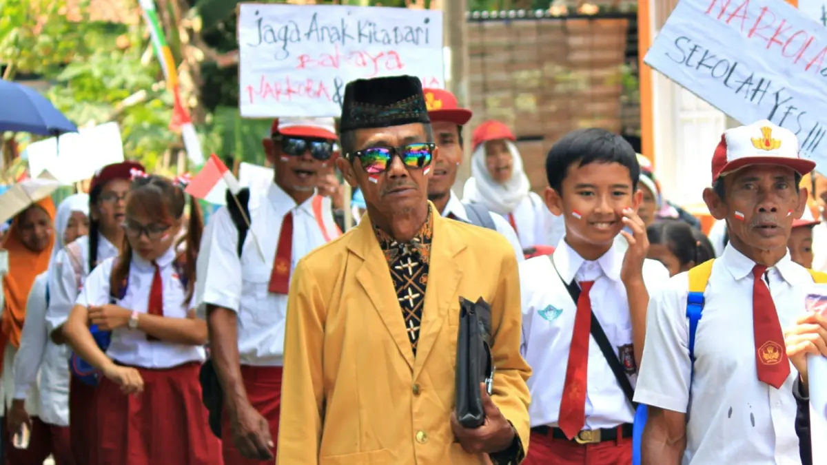 Hari pertama mengajar sering kali menjadi momen penuh emosi: gugup, penuh ekspektasi, sekaligus penuh pelajaran berharga. (Mufid Majnun/Unsplash)