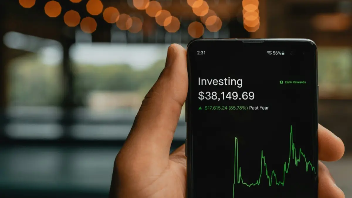 Investasi sering dianggap hanya untuk orang kaya. (PiggyBank on Unsplash)