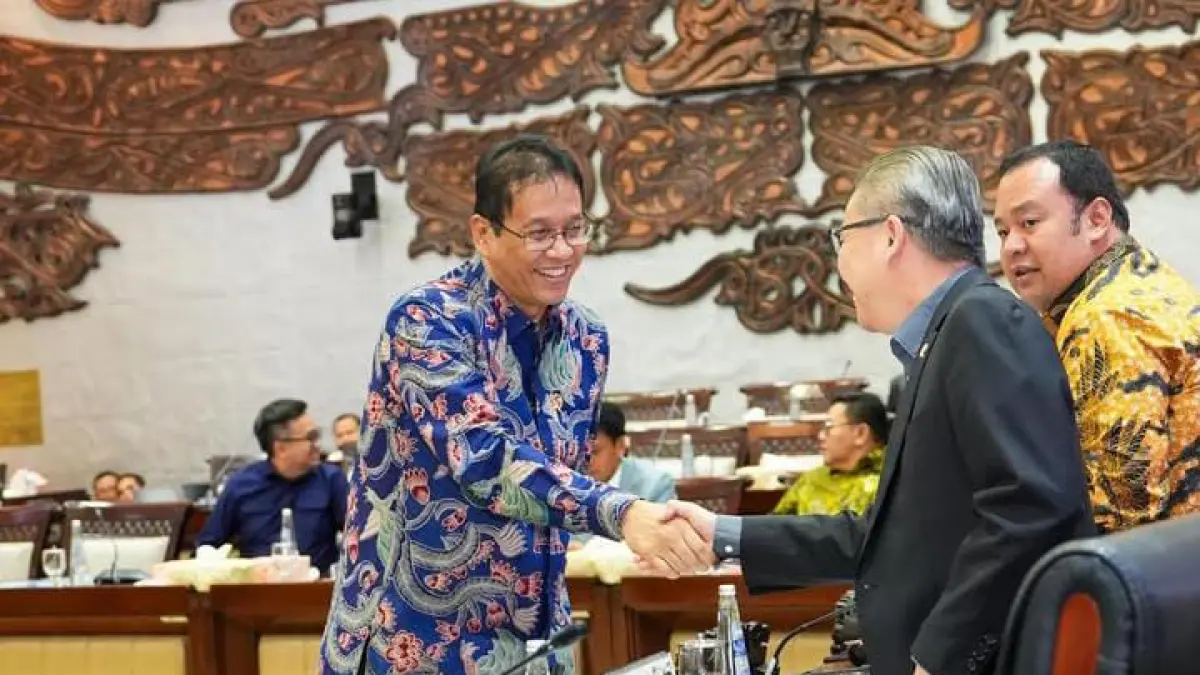 Menku saat bersama menteri PPNkepala Bappenasri dalam rapat bersama komisi XI DPR RI, bahas laporan keuangan. (instagram @menkeu)