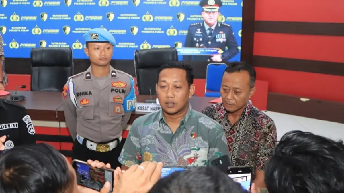 Kasat Satresnarkoba Polresta Tuban AKP Harjo sukses mengungkap 4 kasus peredaran gelap narkotika secara maraton. (RADAR TUBAN)