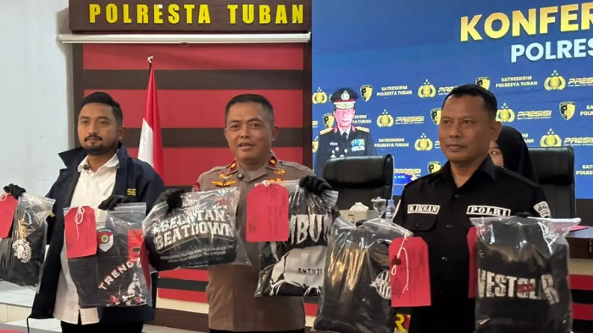 Polresta Tuban melakukan konferensi pers kasus penganiayaan oleh Geng Pukul di 4 TKP, 8 tersangka diamankan, 1 pelaku utama dalam pengejaran. (Yudha Satria Aditama/Radar Tuban)