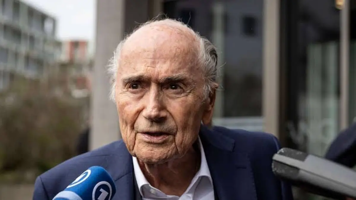 Sepp Blatter terus mendesak agar Presiden FIFA saat ini, Gianni Infantino undur diri. (Goal)
