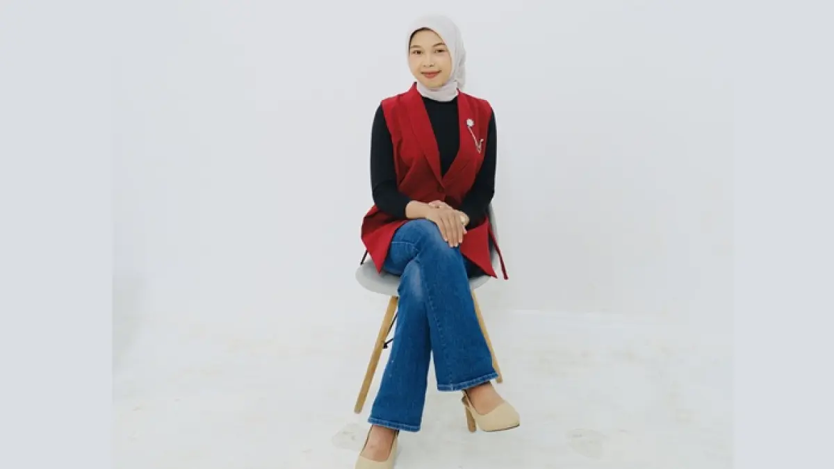 Yulistia Febriarini, mahasiswa Unirow Tuban bagikan kisahnya merintis karir MC profesional dari nol hingga ke panggung komersial. (Yulistia Febriarini untuk Radar Tuban)
