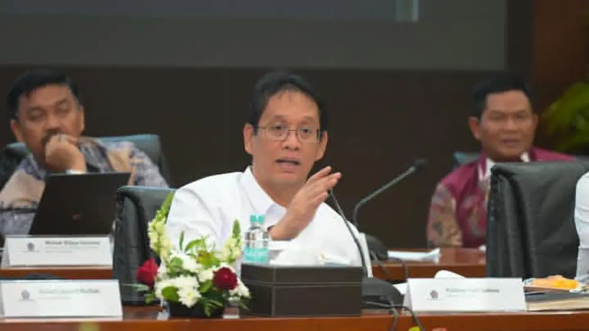 Purbaya saat memimpin sidang Satuan Tugas P3M-PPE. (Instagram/@menkeuri)