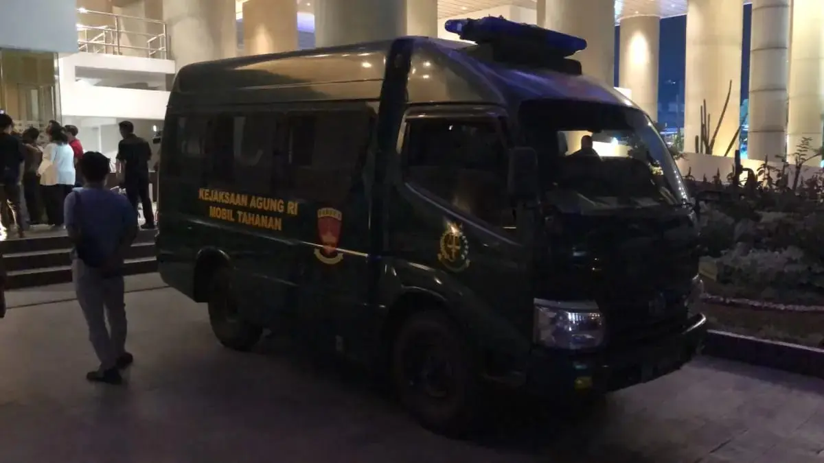 Mobil tahanan Kejaksaan Agung (Kejagung). (Syahrul Yunizar/JawaPos.com)