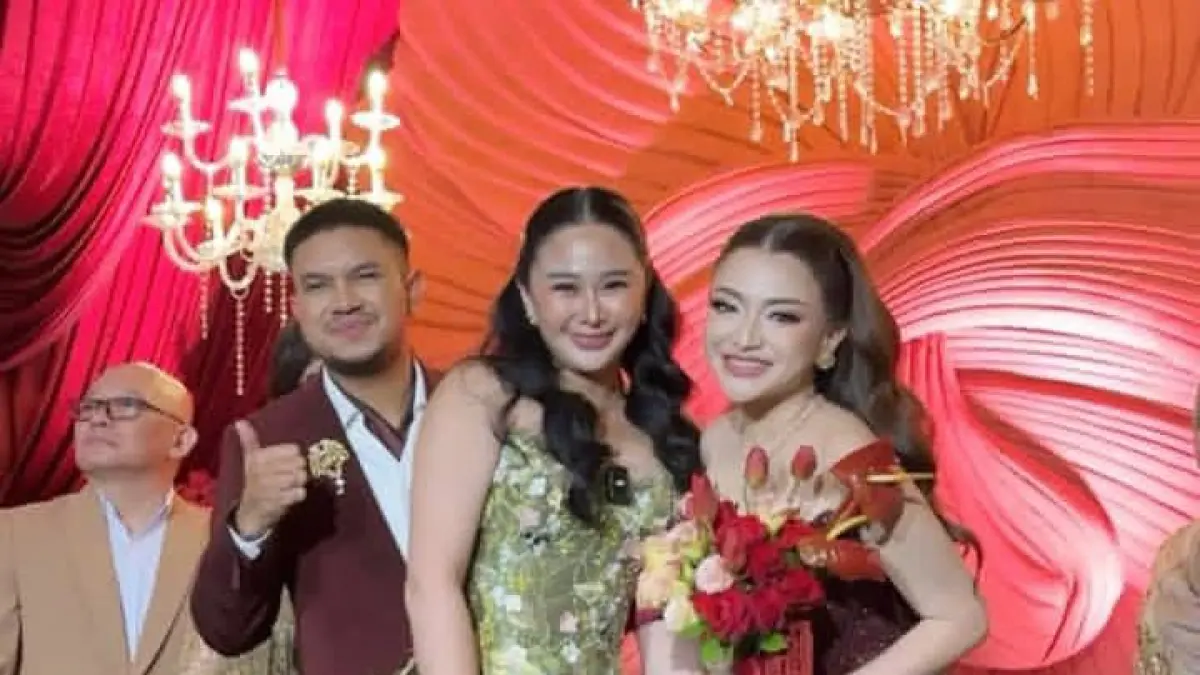 Penampilan dan sikap Denise Chariesta di pernikahan Nathalie Holscher Jadi perbincangan warganet. (Instagram/Denise Chariesta)