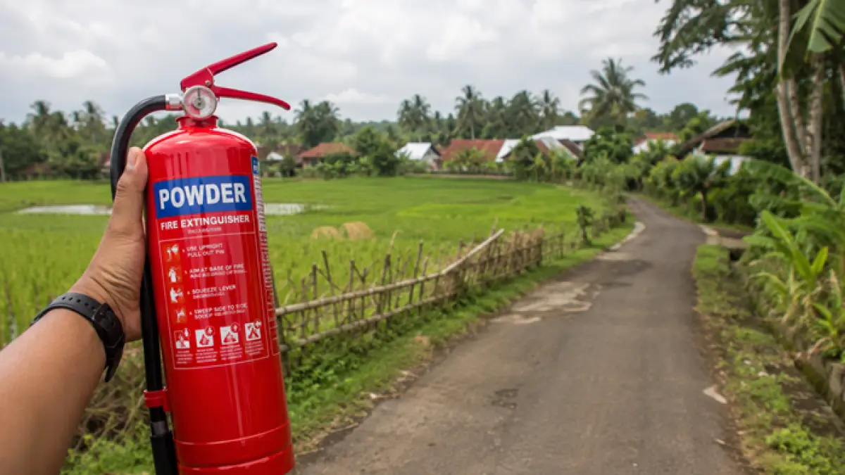 Baru 1.359 RT di Tuban yang bersiaga APAR, Satpol PP dan Damkar Tuban ubah skema pengadaan akibat keterbatasan alokasi anggaran desa. (Radar Tuban)