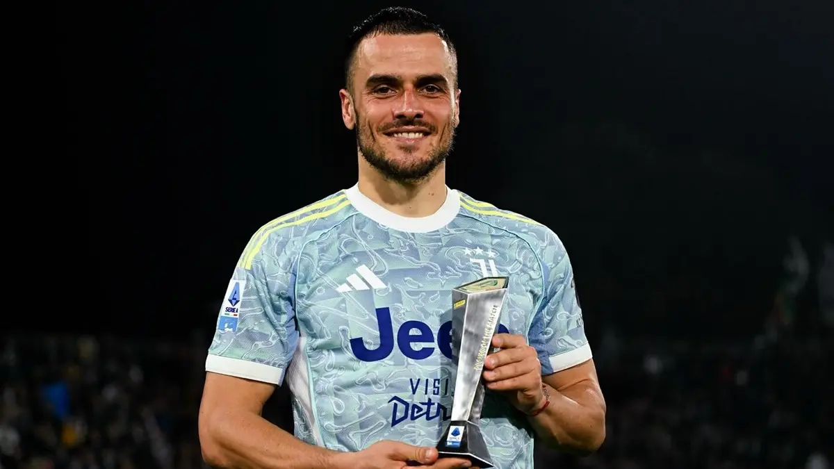 Filip Kostic akan menjalani tes medis sebelum resmi bergabung dengan PSV Eindhoven. (instagram.com/filipkostic)