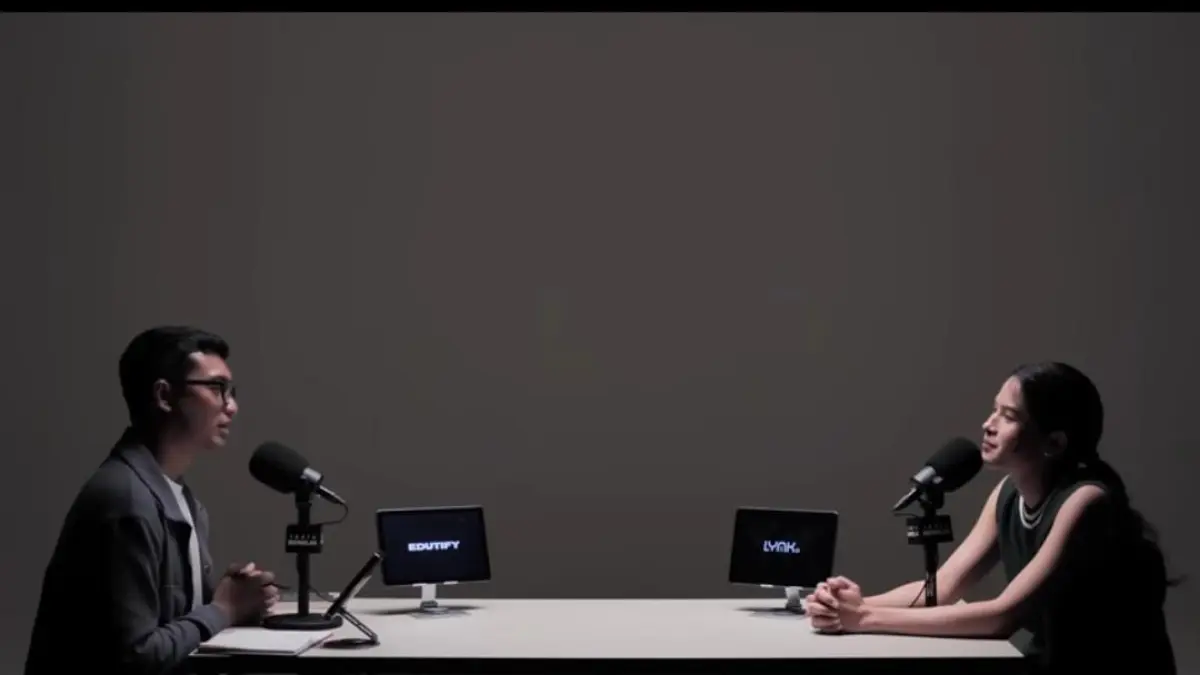 Foto podcast Maudy Ayunda di YouTube Suara Berkelas. (Tangkapan layar youtube Suara Berkelas)