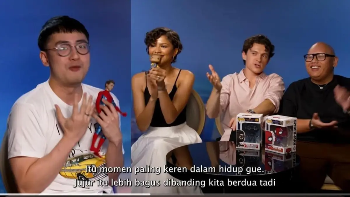 Momen Medy Renaldy usai melakukan secret handshake Peter dan Ned bersama Tom Holland. (Tangkapan layar youtube) 