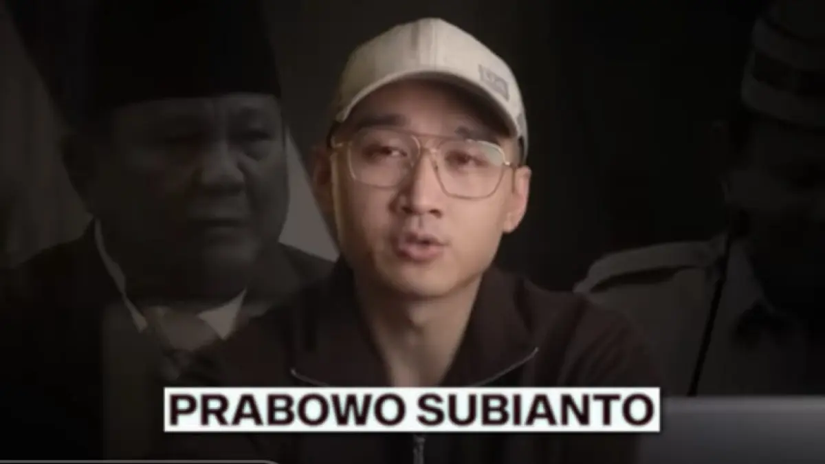 Tangkapan layar analis finansial Raymond Chin saat mengulas dampak komunikasi politik Presiden Prabowo Subianto terhadap pasar keuangan. (YouTube Raymond Chin)