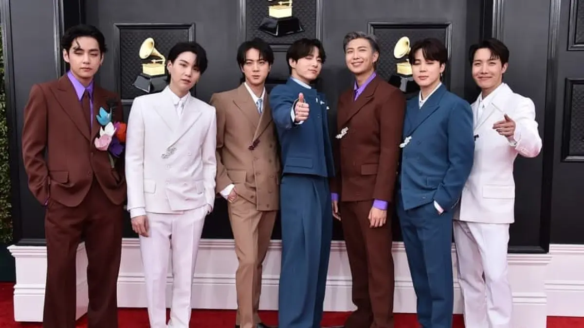 BTS saat menghadiri Grammy Awards ke-64. (Pinterest.com)