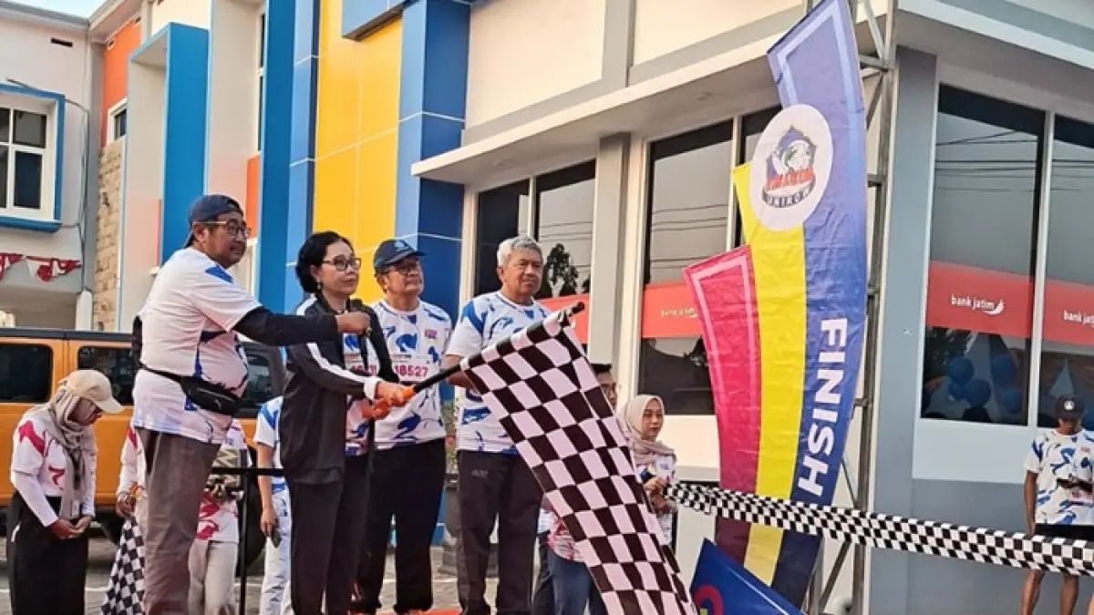 Rayakan Dies Natalis ke-18, Hima Ilkom Unirow adakan Commfair Run 2026 bawa balon, bazaar UMKM, hingga permainan tradisional. (Nadia Aulia/Mg/Radar Tuban)