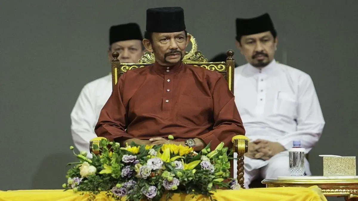 Sultan Hassanal Bolkiah mencabut gelar kerajaan menantunya, Raabi
