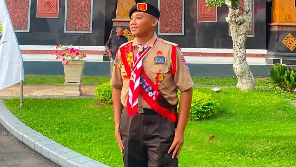 Mengenal Dirga, siswa SMPN 1 Plumpang yang aktif jadi Ketua Dewan Galang, Sekretaris OSIS, hingga Pemimpin Regu Kontingen Kwarcab Tuban di Jamnas 12 Cibubur, Jakarta. (Radar Tuban)