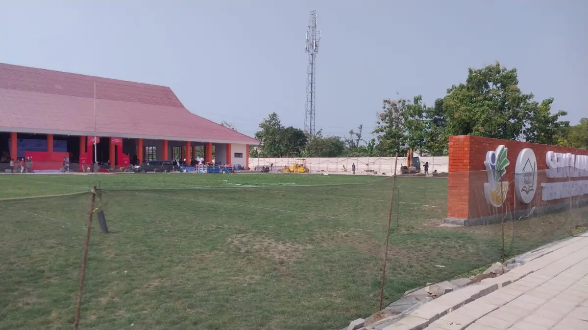 Sekolah Rakyat Terintegrasi (SRT) 1 Tuban dikebut penyelesaiannya, ditargetkan pada 14 Agustus semua pekerjaan harus rampung.&nbsp;(Radar Tuban)