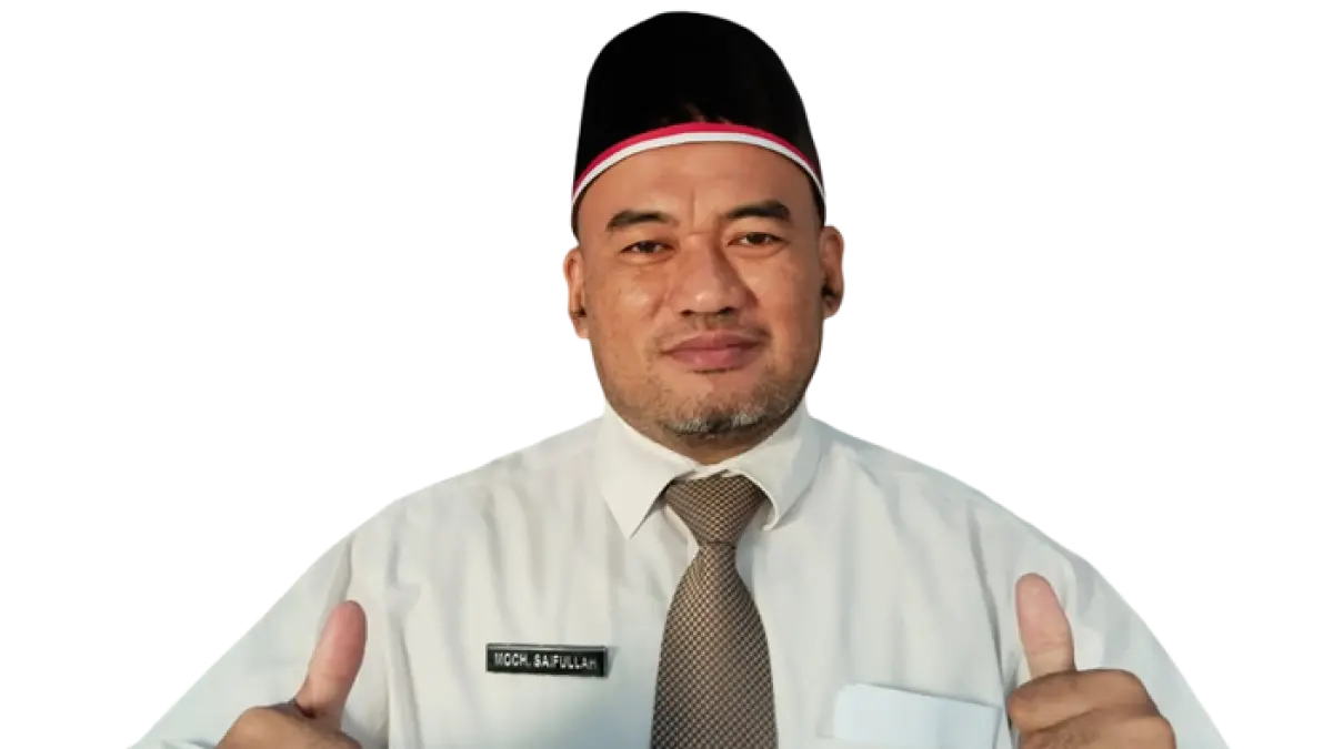 Mochammad Saifullah menilai kebiasaan membaca semakin tergerus gawai. (Mochammad Saifullah untuk Radar Tuban)