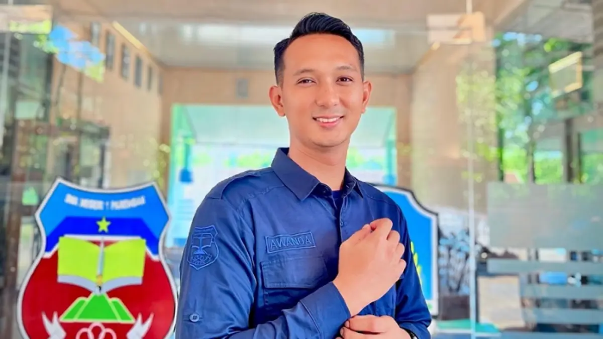 Kisah Awanda Alif Kushar melahirkan SI APIK, aplikasi berbasis web yang membantu meningkatkan kedisiplinan siswa hingga 98 persen. (Awanda Alif untuk Radar Tuban)