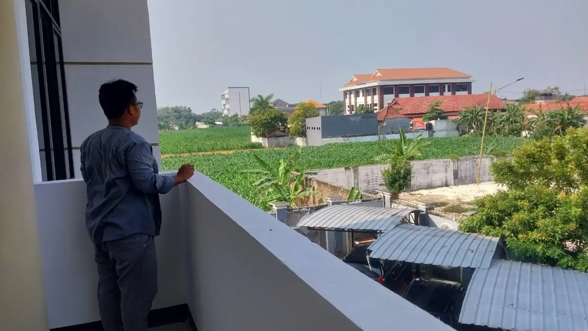 Lahan di utara gedung DPRD Tuban akan dikembangkan menjadi area parkir baru pada perubahan APBD. (M. Mahfudz Muntaha/ Radar Tuban)