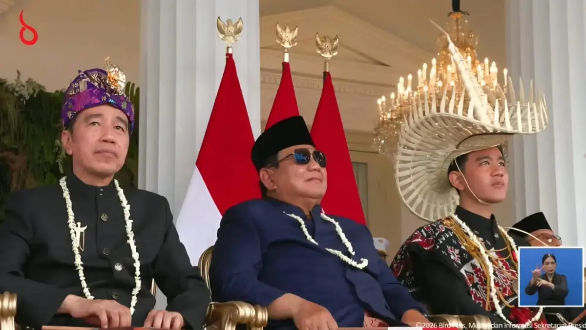 Presiden Prabowo Subianto bersama Wakil Presiden Gibran Rakabuming Raka dan Presiden ke-7 RI Joko Widodo. (Tangkapan layar youtube setpres)