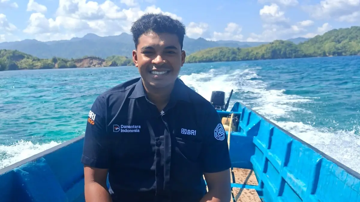 Mantri BRI Wiranto Jumran menembus ombak dan jalur terjal untuk menghadirkan layanan perbankan