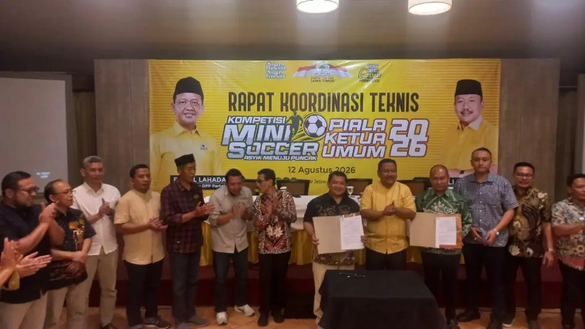 Para direktur Jawa Pos Radar se-Jatim menandatangani MoU bersama ketua DPD Partai Golkar Jatim.