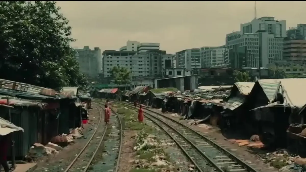 Potret kawasan Kota Dhaka dengan banyaknya padat penduduk dan area yang kumuh. (youtube.com) 
